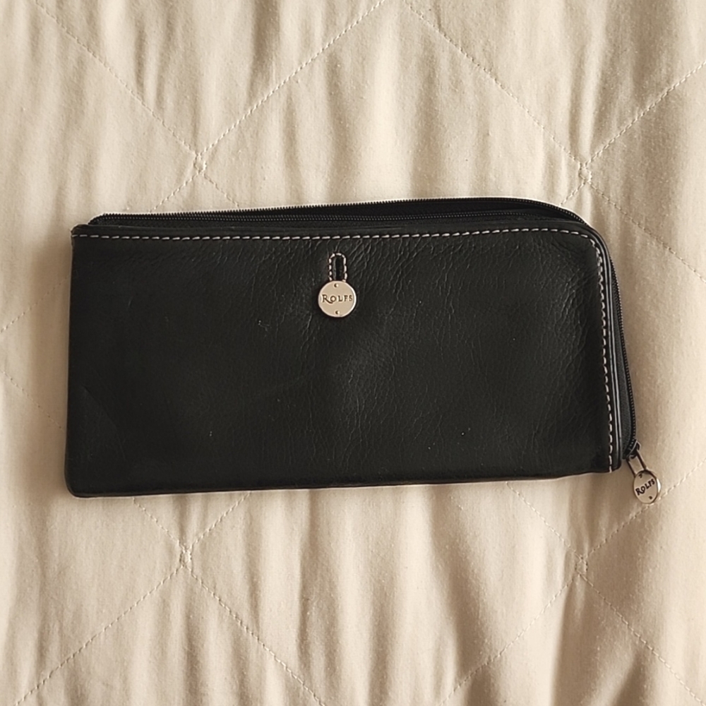 Rolfs Black leather zip wallet